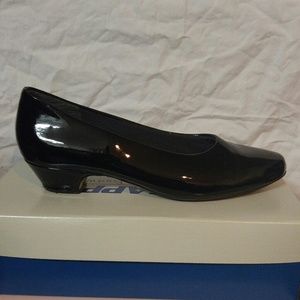 Black Patent Leather Capps Low Heel Pump